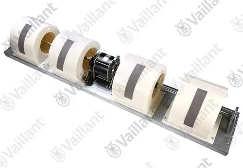 Tangentialventilator von Vaillant, montiert auf einer Metallbasis, mit mehreren Lüfterrädern und einem Elektromotor zur Luftzirkulation.